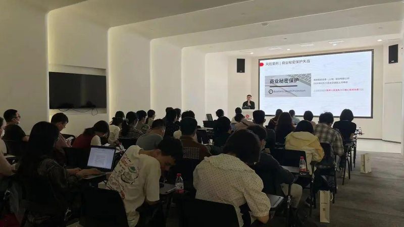 以一个智能扫地机器人为例，其保护范围可能包括：